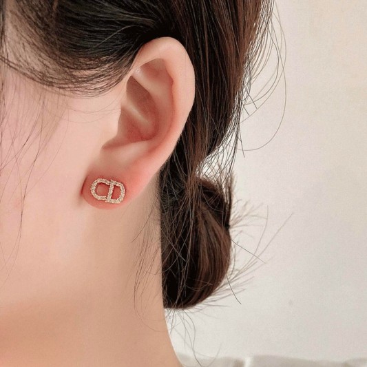 精致CD小巧耳钉